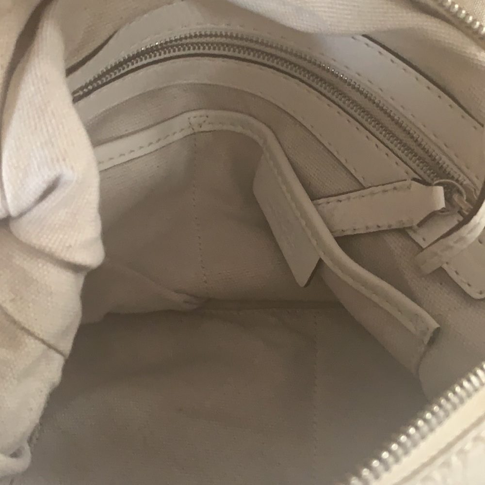Michael Kors ivory pebbled leather, hobo with front pockets .  mint condition - Picture 5 of 13